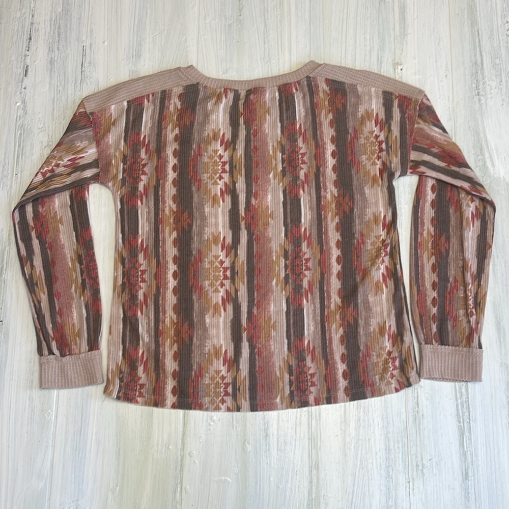 π5/$25 SALE!π Hem & Thread Striped Aztec Pattern Waffle Henley Top Sz M - Picture 8 of 10